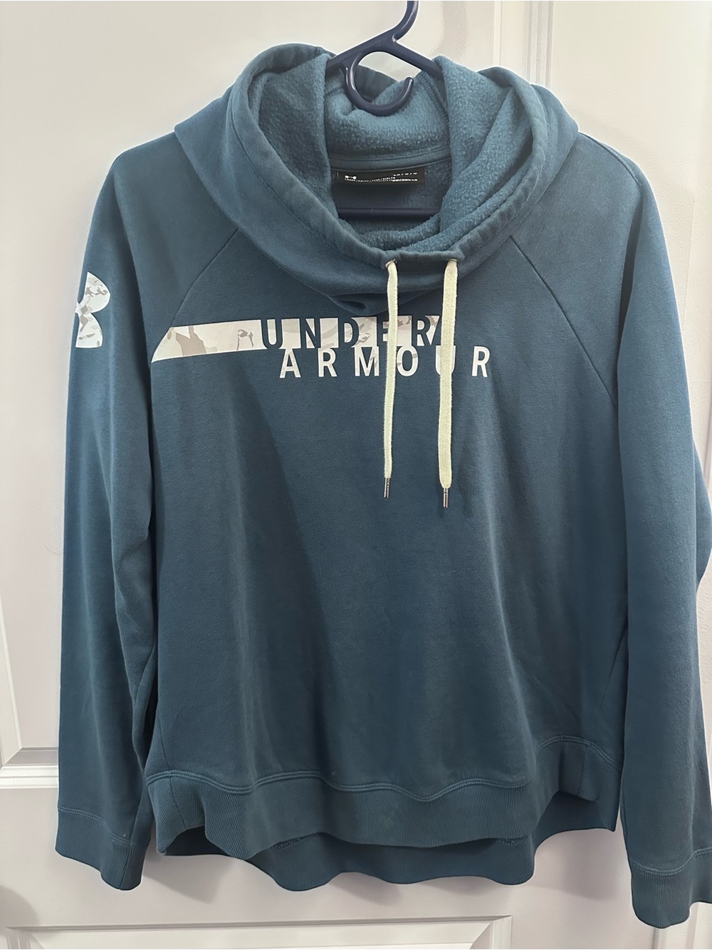Under Armour Women’s Blue Hooded Sweatshirt ~ LARGE